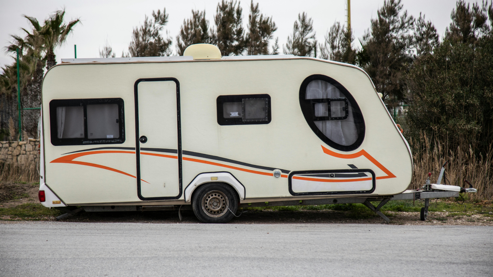 Unstable and wonky caravan setup without stabiliser legs